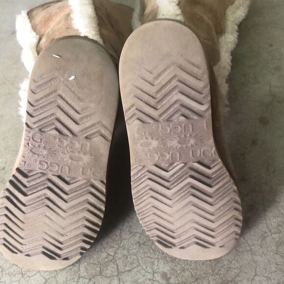 𝅺UGG Boots - Picture 6 of 9